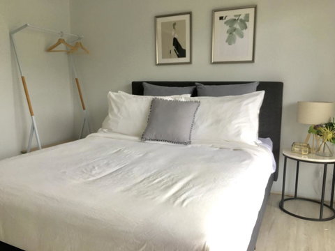 The Wheelhouse - 2BR Waterfront Apt In Town - Australia Accommodation 7