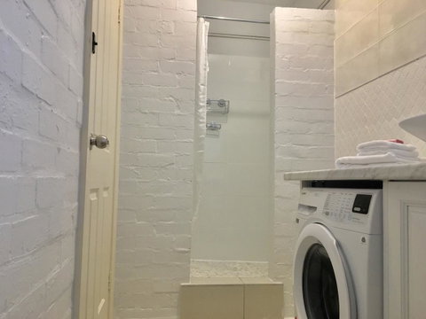 The Wheelhouse - 2BR Waterfront Apt In Town - Australia Accommodation 14