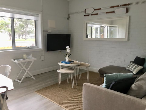 The Wheelhouse - 2BR Waterfront Apt In Town - Australia Accommodation 1