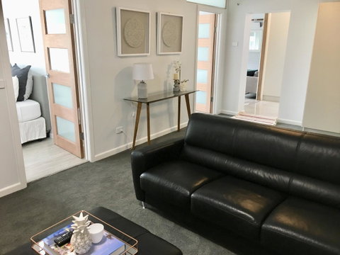 The Wheelhouse - 2BR Waterfront Apt In Town - Australia Accommodation 10