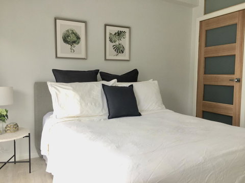 The Wheelhouse - 2BR Waterfront Apt In Town - Australia Accommodation 4