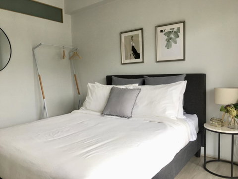 The Wheelhouse - 2BR Waterfront Apt In Town - Australia Accommodation 9