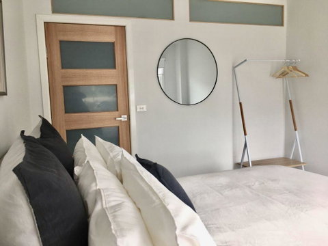 The Wheelhouse - 2BR Waterfront Apt In Town - Australia Accommodation 5