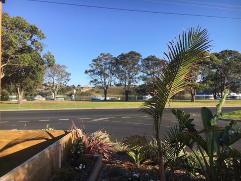 The Wheelhouse - 2BR Waterfront Apt In Town - Australia Accommodation 15