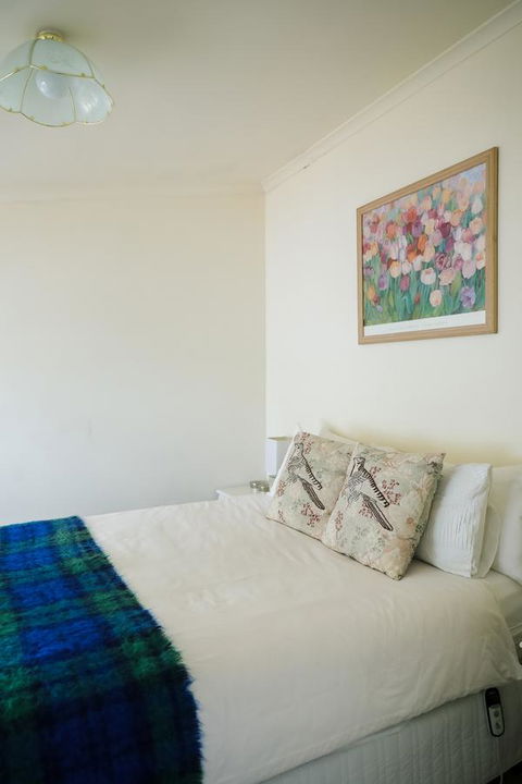 Miss Pym's Cottage - Australia Accommodation 16