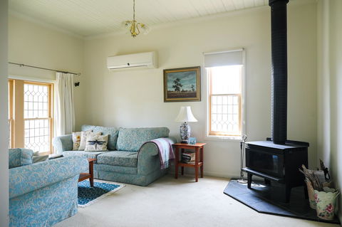 Miss Pym's Cottage - Australia Accommodation 35