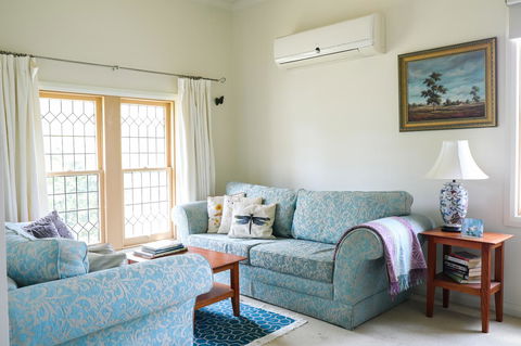 Miss Pym's Cottage - Australia Accommodation 41
