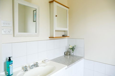 Miss Pym's Cottage - Australia Accommodation 12