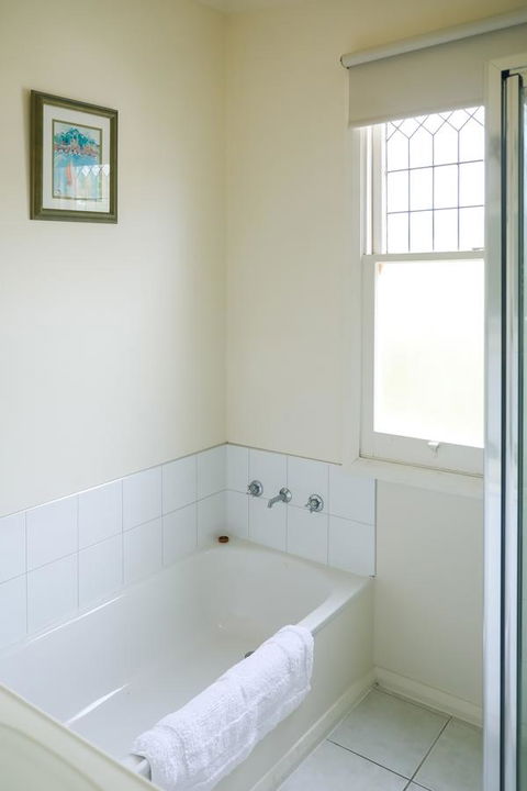 Miss Pym's Cottage - Australia Accommodation 10
