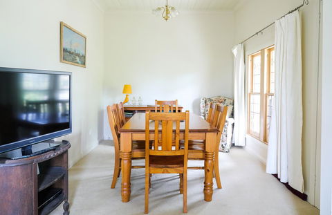 Miss Pym's Cottage - Australia Accommodation 39