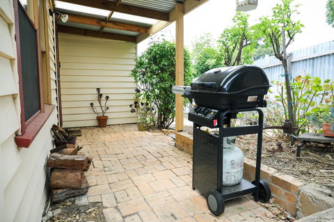 Miss Pym's Cottage - Australia Accommodation 3