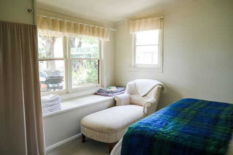 Miss Pym's Cottage - Australia Accommodation 18