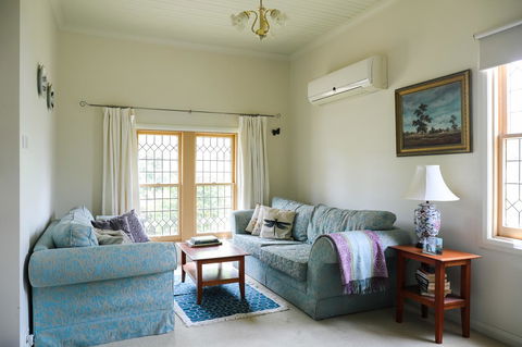 Miss Pym's Cottage - Australia Accommodation 43