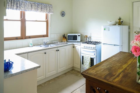 Miss Pym's Cottage - Australia Accommodation 26