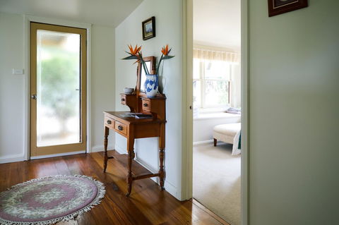 Miss Pym's Cottage - Australia Accommodation 8