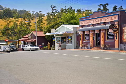 The Bears Went Over The Mountain - Australia Accommodation 2
