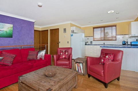 THE BOARDROOM ON BANKSIA - 11 Banksia Ave Bonny Hills - Australia Accommodation 0