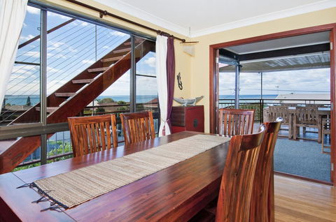 THE BOARDROOM ON BANKSIA - 11 Banksia Ave Bonny Hills - Australia Accommodation 2