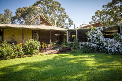 The Burrow At Wombat Bend - Australia Accommodation 2