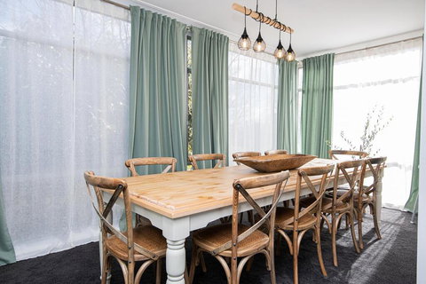 The Byng House Grand And Central, Entertain 12 - Australia Accommodation 0