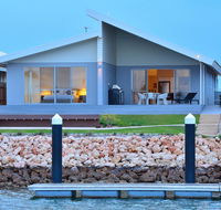 The Carnarvon Luxury Canal Home - Australia Accommodation
