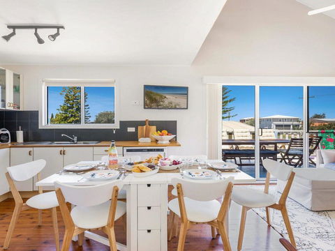 The Chalet At Callala Beach - Beach House Character - Australia Accommodation 3