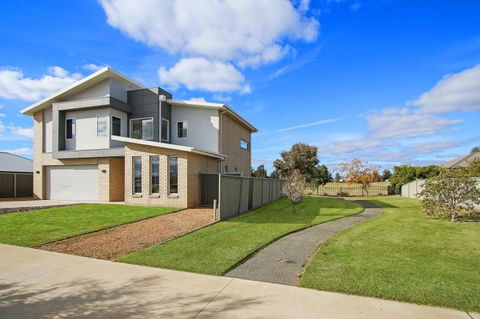 The Clubhouse On Black Bull - Australia Accommodation 1