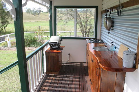 The Dollhouse Cottage - Australia Accommodation 3