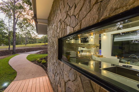 The Feathered Nest - Luxury Wildlife Retreat - Australia Accommodation 2