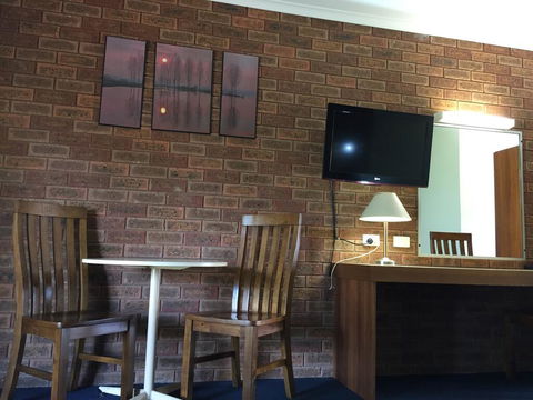 The Finley Palm Motor Inn - Australia Accommodation 3
