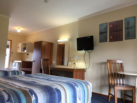 The Finley Palm Motor Inn - Australia Accommodation 1