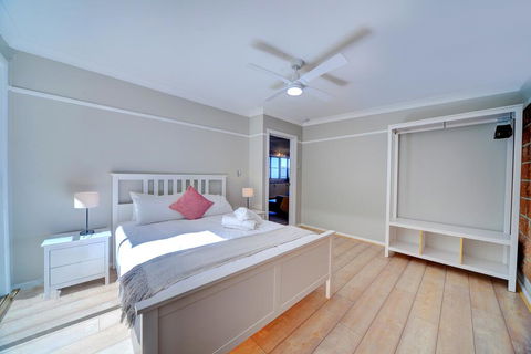 The Hillside Cottage - Australia Accommodation 2