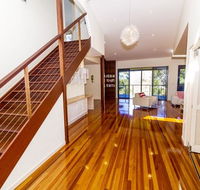 The Holiday House - Australia Accommodation