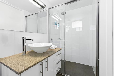 The Mid Pacific - Australia Accommodation 3