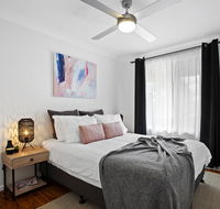 The Neo stylish central apartment with aircon courtyard and Netflix - Australia Accommodation