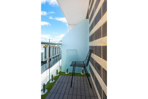 The Nest - Spacious Studio On Newcastle St With Roof Terrace - Australia Accommodation 1