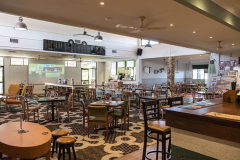 The Oaks Hotel - Australia Accommodation 1