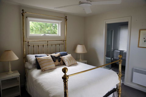 The Red Feather Inn - Australia Accommodation 0