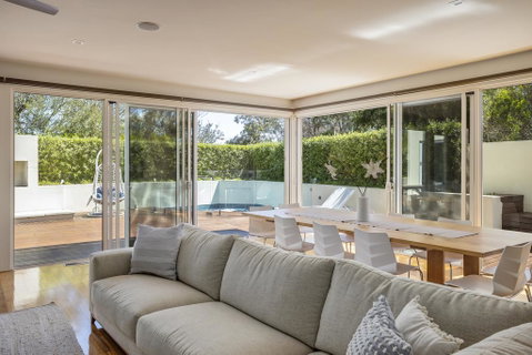 The Sanctuary: Stunning. Hot Tub Spa + Linen - Australia Accommodation 3