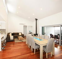 The Sands - Pet Friendly - 3 Min Walk to Beach - Australia Accommodation