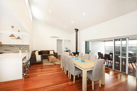 The Sands - Pet Friendly - 3 Min Walk To Beach - Australia Accommodation 0