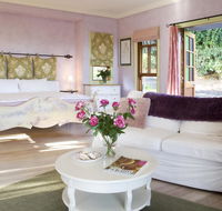 The Spotted Chook and Amelie's Petite Maison - Australia Accommodation