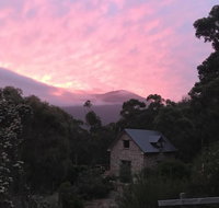 The Stone Cottage with tennis court - Australia Accommodation