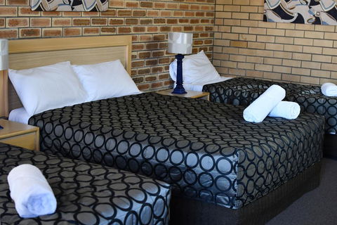 The Town House Motor Inn - Australia Accommodation 3