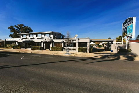 The Town House Motor Inn - Australia Accommodation 0
