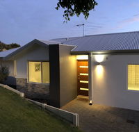 Three Bedroom Two Bathroom Family Home - Australia Accommodation