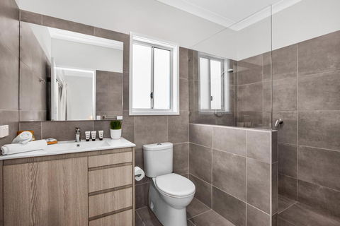 Three-Bed Family Entertainer Near Beach And Cafes - Australia Accommodation 3