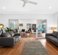 Three-Bed Family Entertainer Near Beach and Cafes - Australia Accommodation