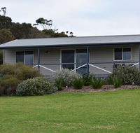 Tidal Dreaming Seaview Cottages - Australia Accommodation