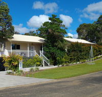 Tinaroo Sunset Retreat - Australia Accommodation
